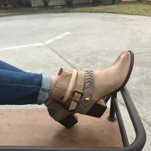 TAUPE FAUX LEATHER WESTERN BOOTS